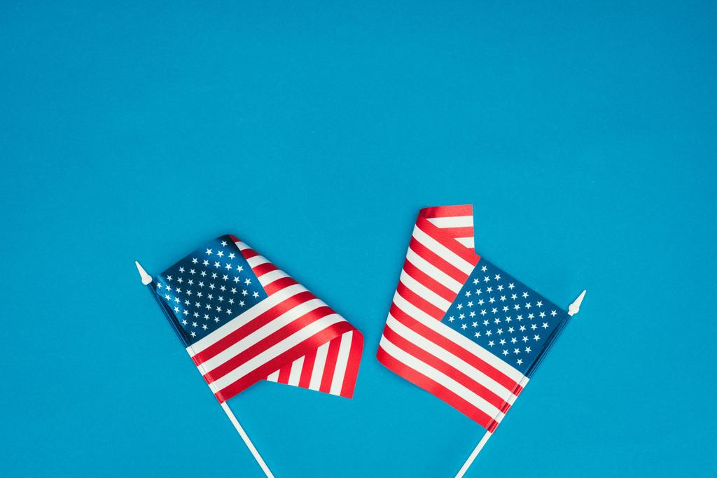 青 大統領の日の概念に分離されたアメリカ国旗の平面図 ロイヤリティフリー写真 画像素材