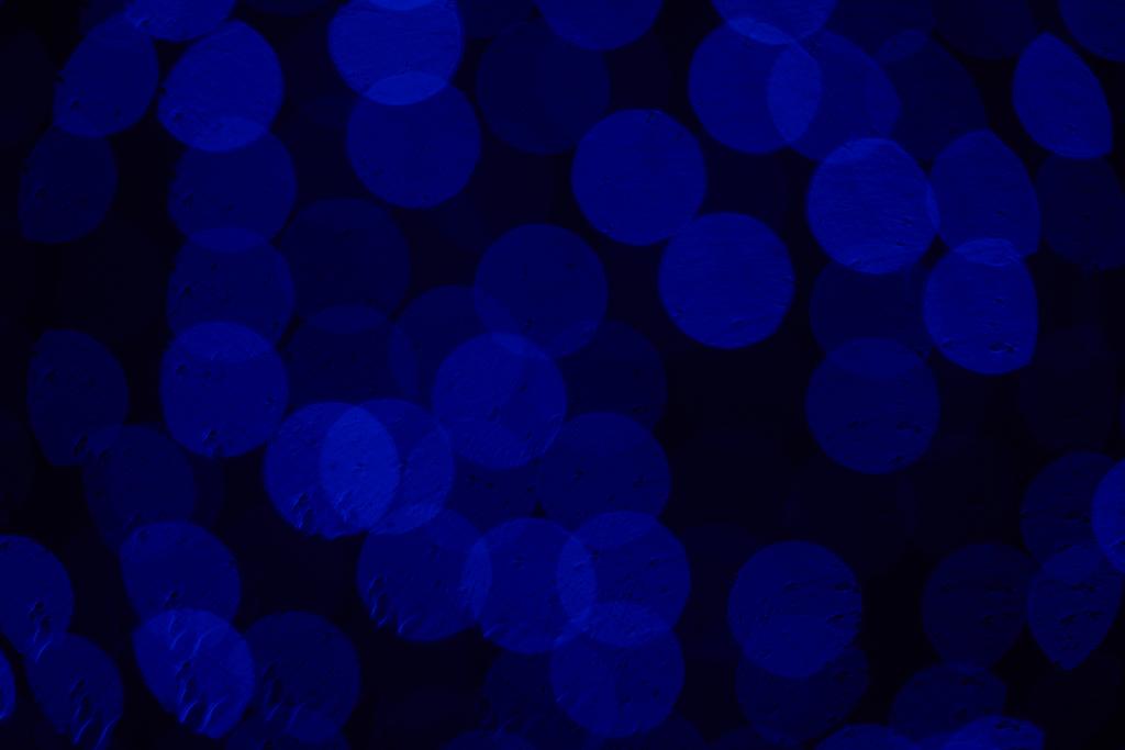 美しいデフォーカス背景の暗い青エレガントなボケ味 ロイヤリティフリー写真 画像素材