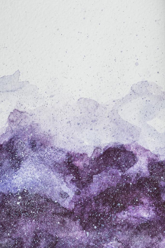 白地に紫の水彩絵の具と空間絵画 ロイヤリティフリー写真 画像素材