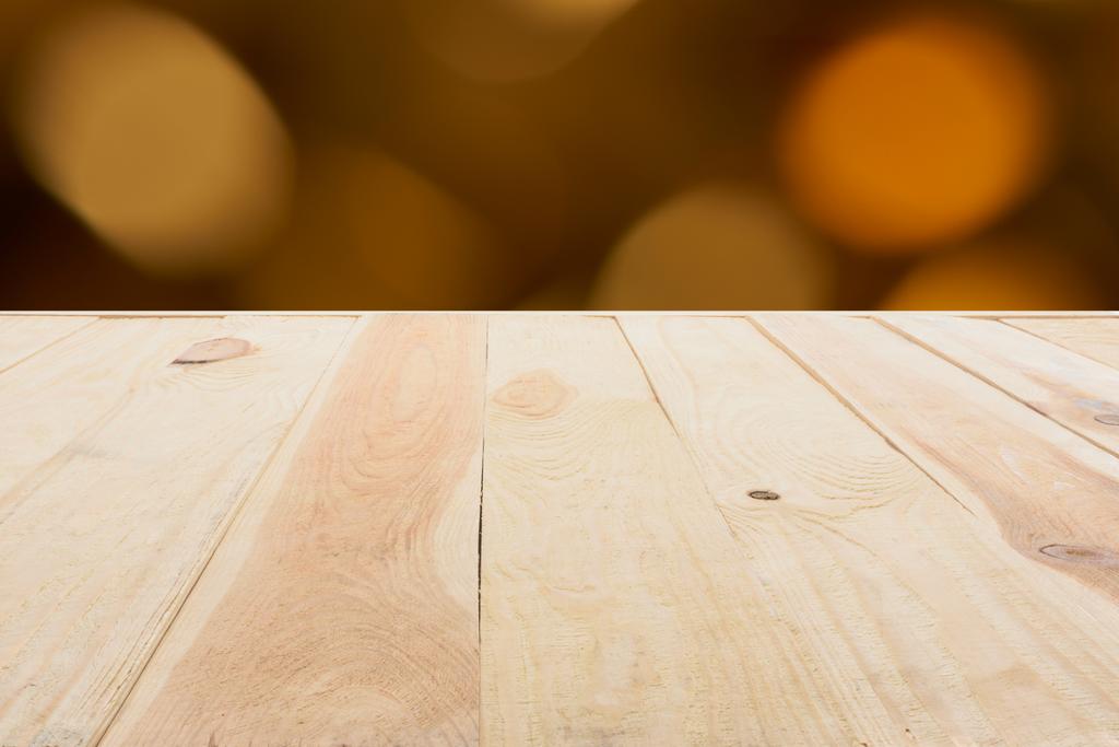 ベージュ木製床にオレンジ背景をぼかした写真板のテンプレート ロイヤリティフリー写真 画像素材