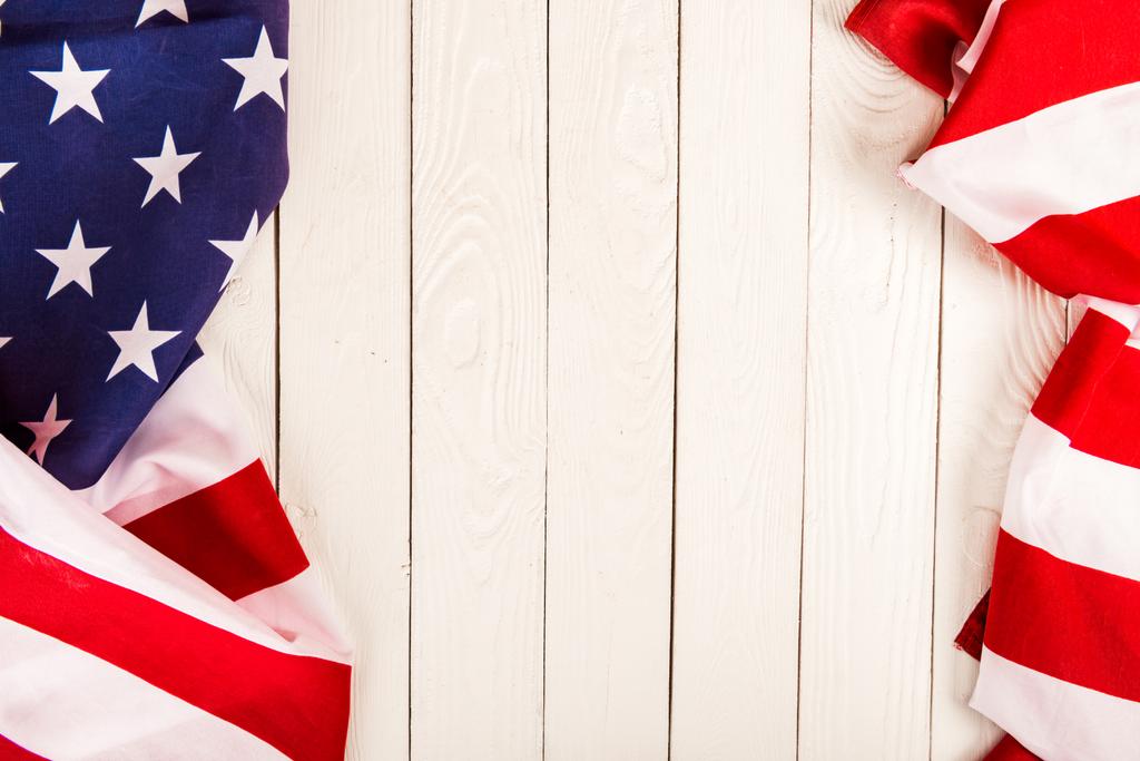 コピースペースと木製の背景にアメリカ国旗 ロイヤリティフリー写真 画像素材