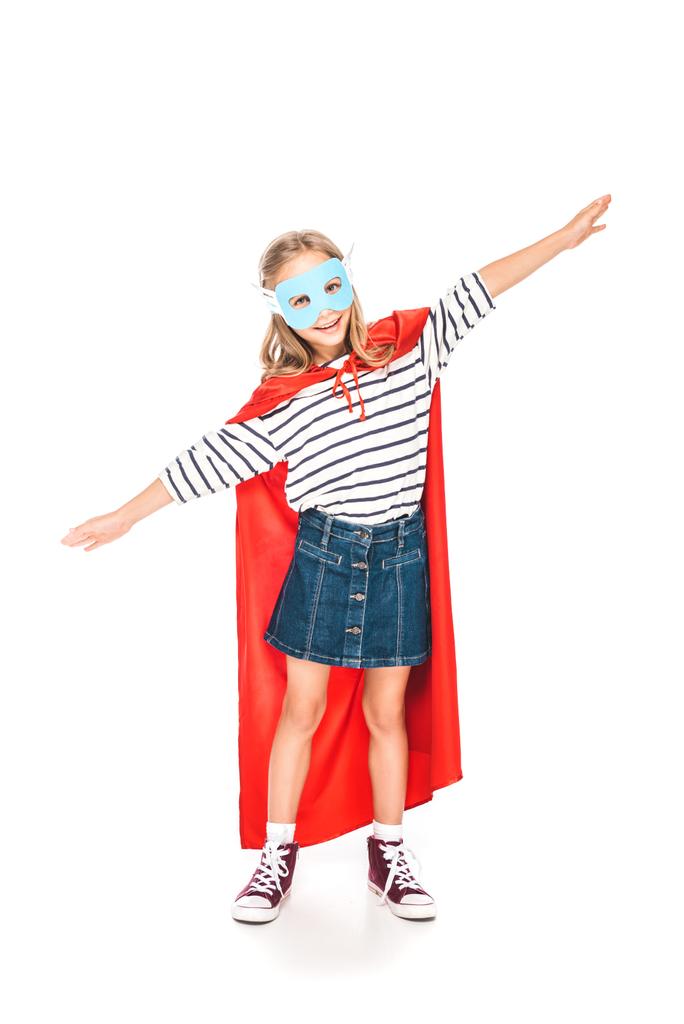 マスクとヒーローマントの子供の完全な長さのビューは 白に隔離 ロイヤリティフリー写真 画像素材