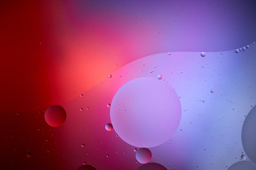 混合水と油の泡からの抽象的な紫と赤の色のテクスチャ ロイヤリティフリー写真 画像素材