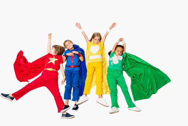 Voorlopige schoenen Soepel Vliegende Kinderen In Superheld Kostuums Geïsoleerd Op rechtenvrije foto en  stockafbeelding