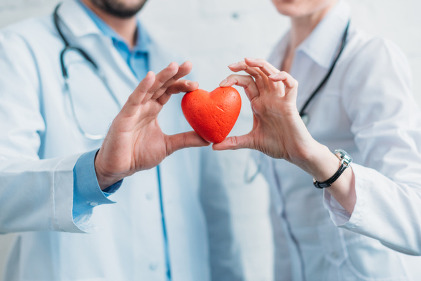 szív a kezében egészségügyi ellátás