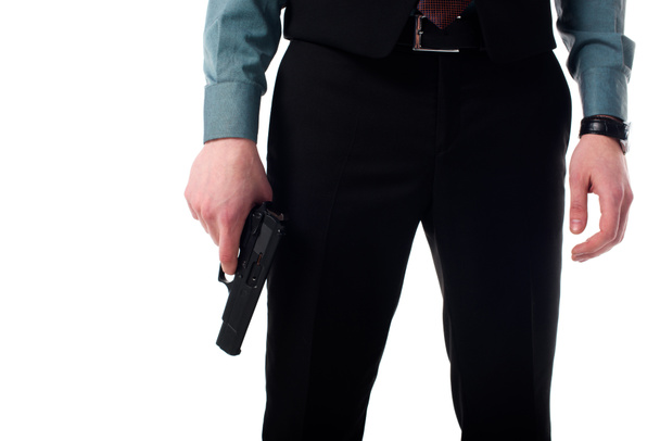 白で隔離の手で銃を持つスパイ エージェントのクロップ撮影 ロイヤリティフリー写真 画像素材